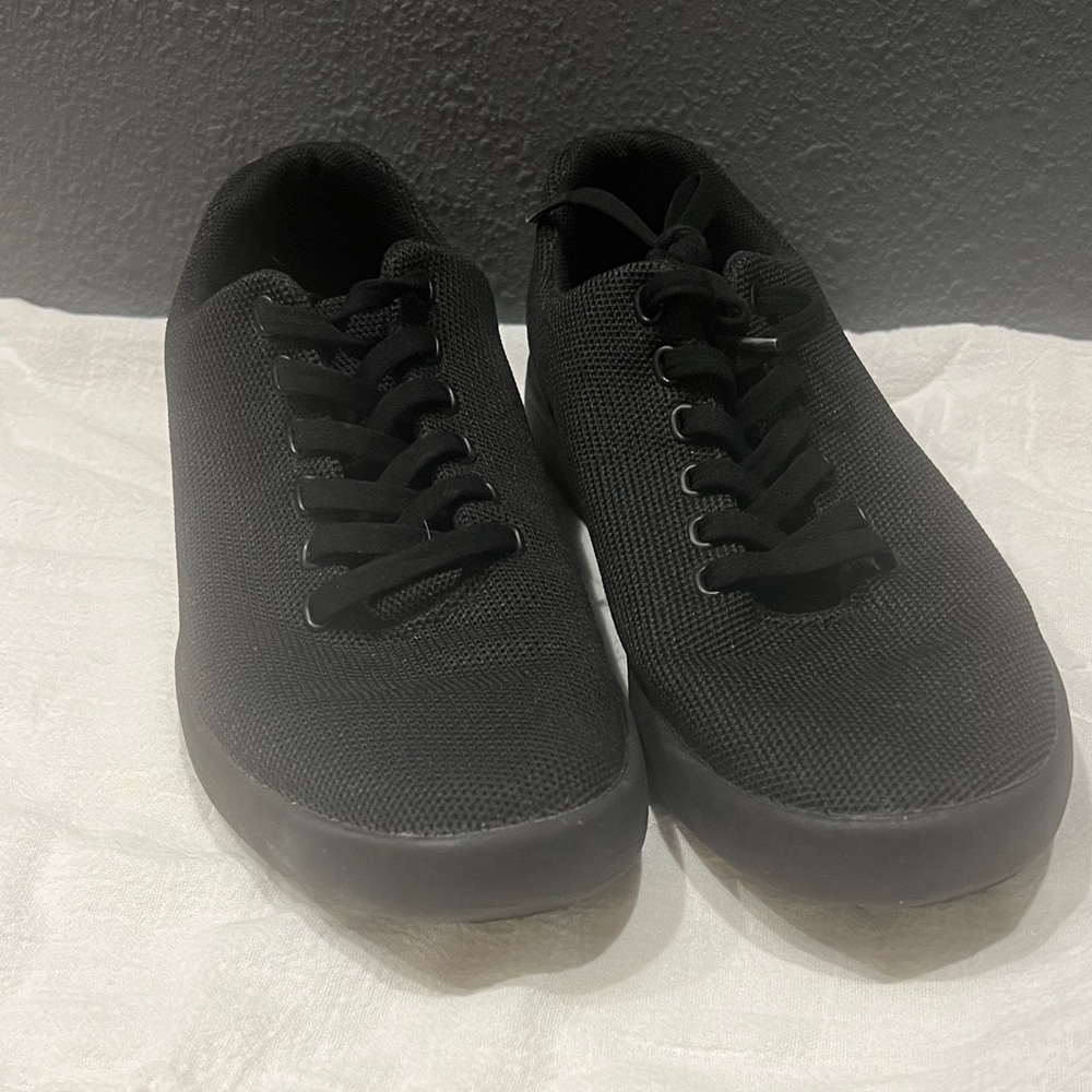 Atoms Unisex Black Knit Lace-Up Sneakers Men’s Size 6.5 Women’s Size 8